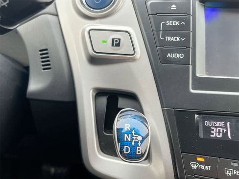 Used 2014 Toyota Prius V Three image 32