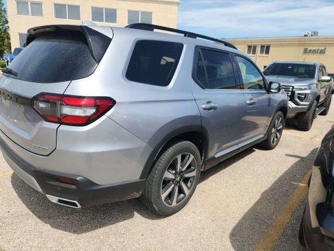 Used 2024 Honda Pilot Touring image 5