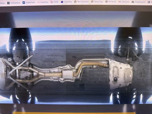 Used 2024 BMW X6 xDrive40i w/ Executive Package image 23