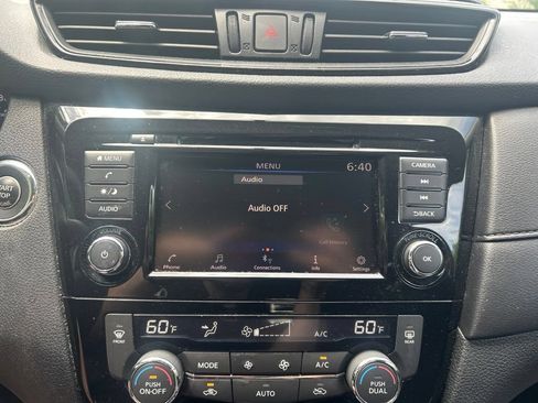 Used 2018 Nissan Rogue SV AWD/4WD image 19