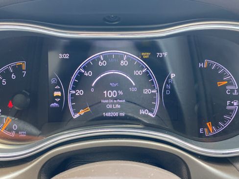 Used 2020 Jeep Grand Cherokee Overland AWD/4WD image 17
