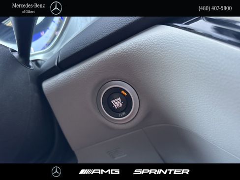 Used 2024 Chrysler Pacifica Touring-L image 27