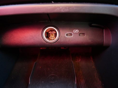 Certified 2022 Volvo XC40 P8 Recharge Ultimate image 19