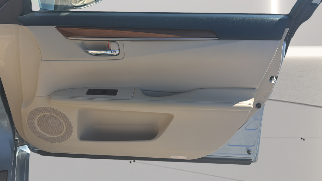 Used 2014 Lexus ES 300h w/ Luxury Package w/Bamboo Trim FWD image 27