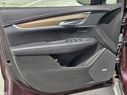Used 2017 Cadillac XT5 Platinum AWD/4WD image 11