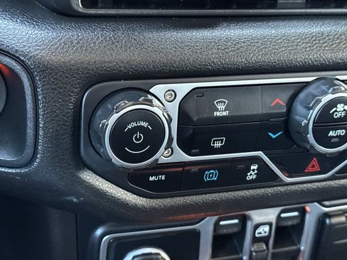 Used 2024 Jeep Wrangler Unlimited AWD/4WD image 29
