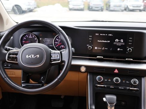 Used 2022 Kia Carnival LX image 25