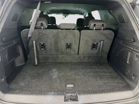 Used 2025 Chevrolet Traverse LT image 31