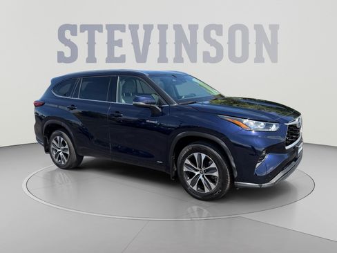 Used 2020 Toyota Highlander XLE AWD/4WD image 7