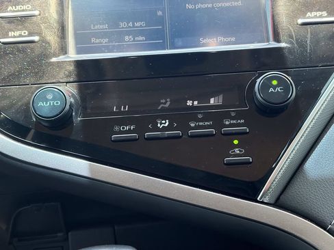 Certified 2018 Toyota Camry SE w/ Moonroof Package FWD image 29