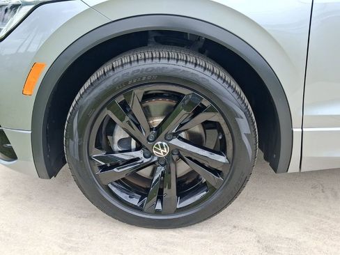 Used 2023 Volkswagen Tiguan SE R-Line image 3