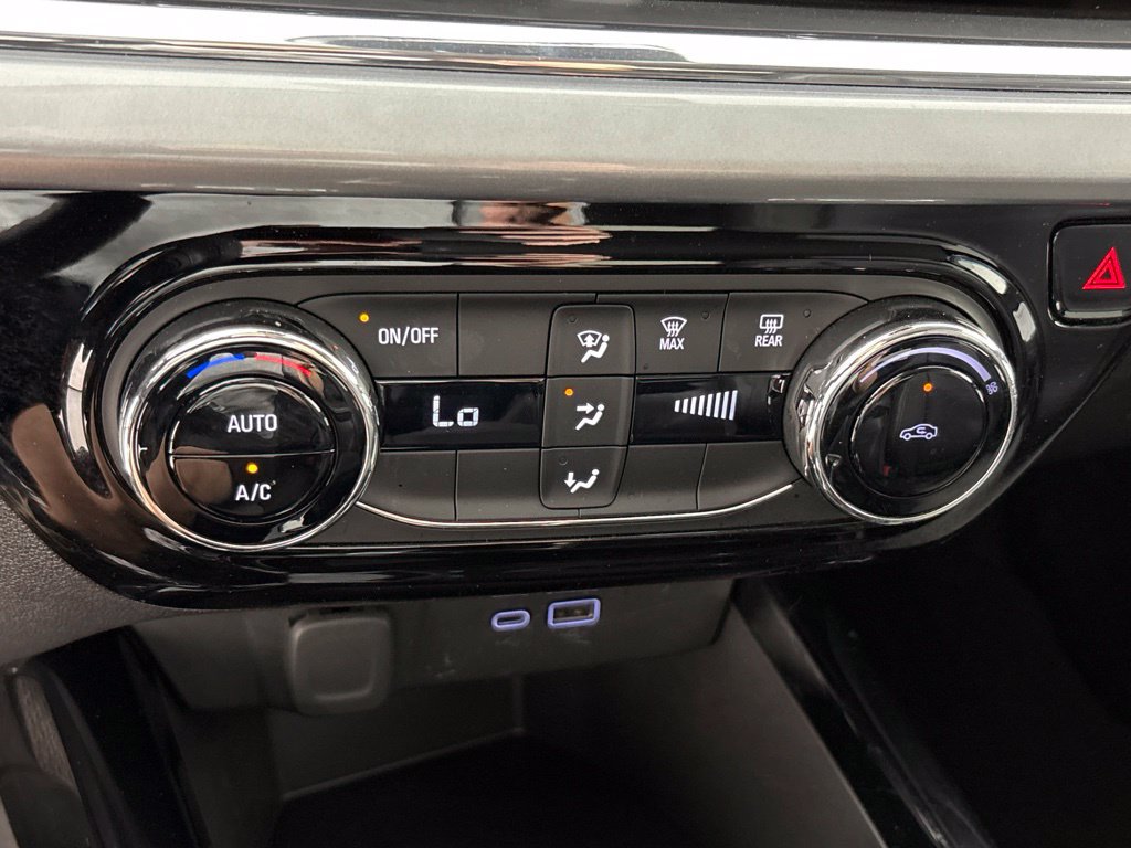 Used 2025 Chevrolet Trax LT FWD image 40