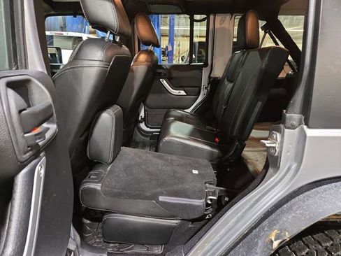 Used 2015 Jeep Wrangler Unlimited Sahara w/ Connectivity Group image 25