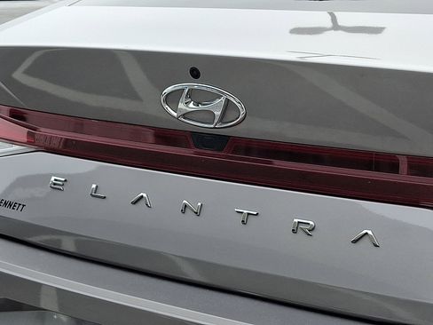 Used 2023 Hyundai Elantra SEL w/ Convenience Package image 30