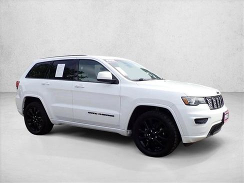 Used 2019 Jeep Grand Cherokee Altitude AWD/4WD image 6