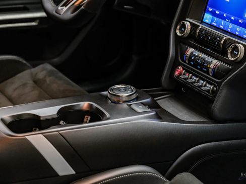 Used 2021 Ford Mustang Shelby GT500 w/ Carbon Fiber Track Pack image 64