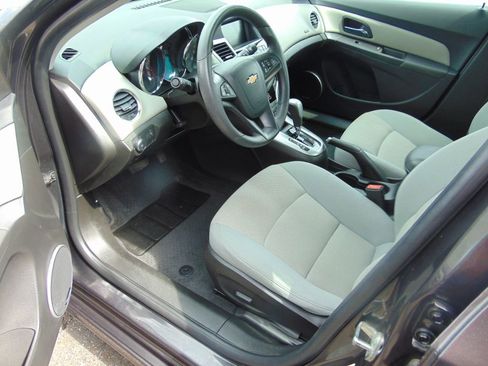 Used 2016 Chevrolet Cruze LT w/ Sun And Sound Package image 2