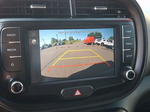 Used 2025 Kia Soul LX FWD image 17