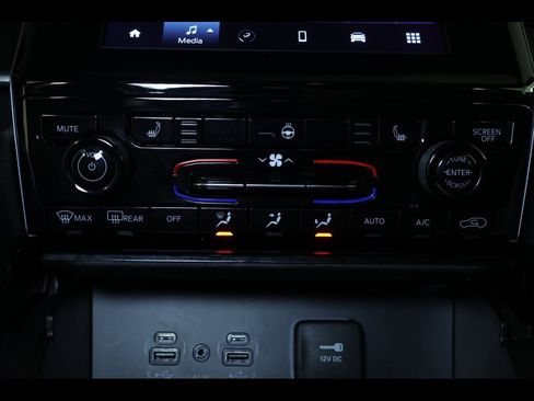 Used 2023 Jeep Grand Cherokee L Laredo image 25