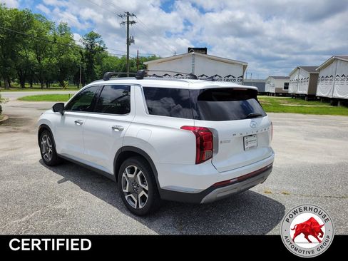 Used 2023 Hyundai Palisade SEL w/ Premium Package FWD image 3