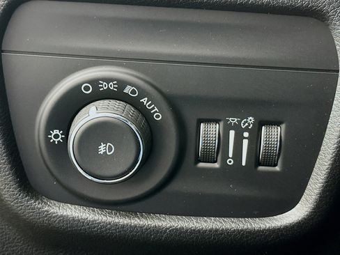 Used 2022 Jeep Grand Cherokee L Limited image 16