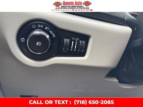 Used 2019 Chrysler Pacifica Touring-L image 20