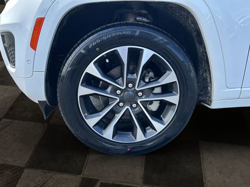 Used 2022 Jeep Grand Cherokee Overland w/ Adv Protech Group III AWD/4WD image 9