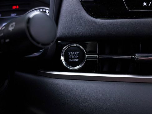 New 2026 Mitsubishi Outlander AWD image 17