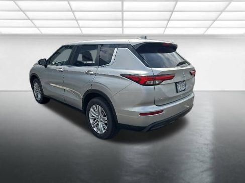 Used 2022 Mitsubishi Outlander ES AWD/4WD image 4