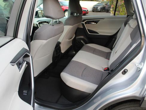 Used 2021 Toyota RAV4 XLE w/ Convenience Package AWD/4WD image 12