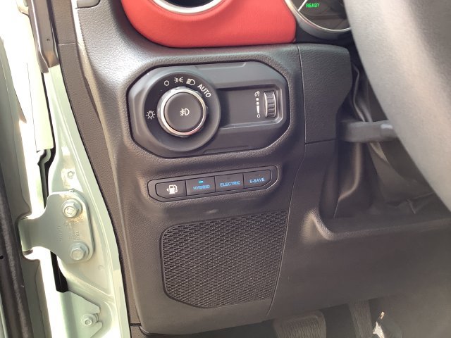 Used 2023 Jeep Wrangler Unlimited Rubicon 4xe AWD/4WD image 15
