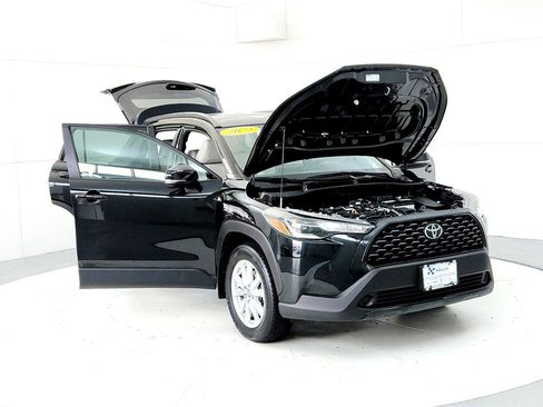 Certified 2023 Toyota Corolla Cross LE image 9