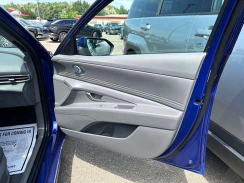 Used 2023 Hyundai Elantra SEL w/ Convenience Package FWD image 31