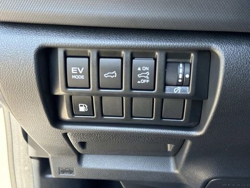 Used 2025 Subaru Forester Premium w/ Protection Package (1PH) image 44