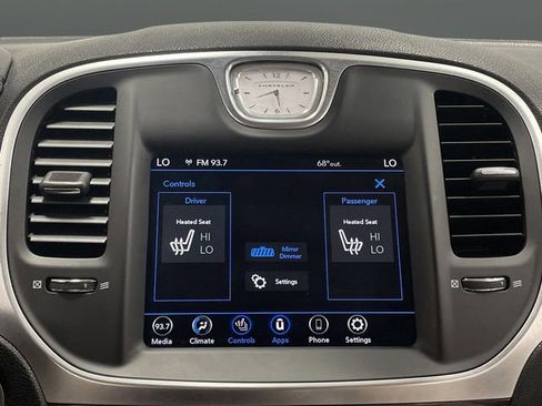 Used 2021 Chrysler 300 Touring L image 7