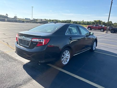 Used 2014 Toyota Camry XLE w/ Leather Package FWD image 10