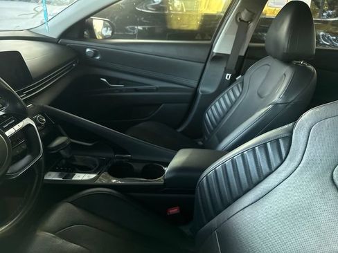 Used 2022 Hyundai Elantra Limited FWD image 8