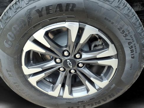 Used 2022 Chevrolet Colorado Z71 AWD/4WD image 8