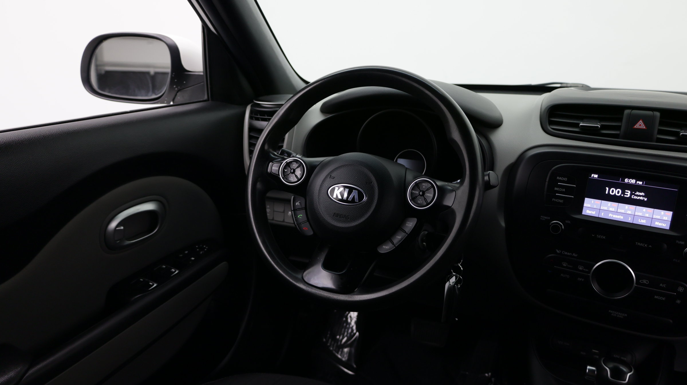 Used 2017 Kia Soul + FWD image 33