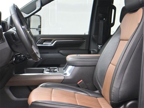 Used 2024 Chevrolet Silverado 2500 High Country w/ High Country Premium Package image 9