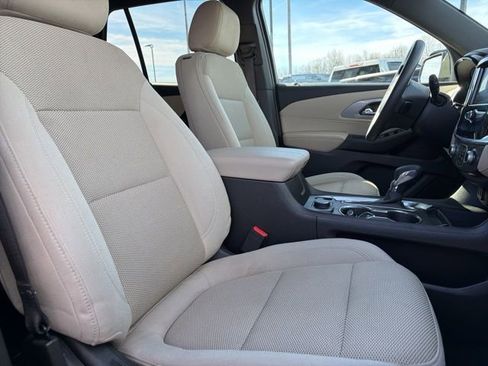 Used 2022 Chevrolet Traverse LS image 11