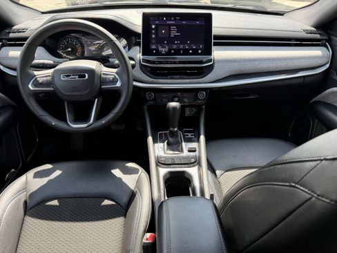 Used 2024 Jeep Compass Latitude image 13