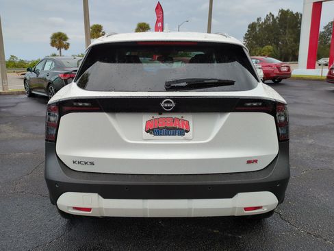 New 2026 Nissan Kicks SR FWD image 5