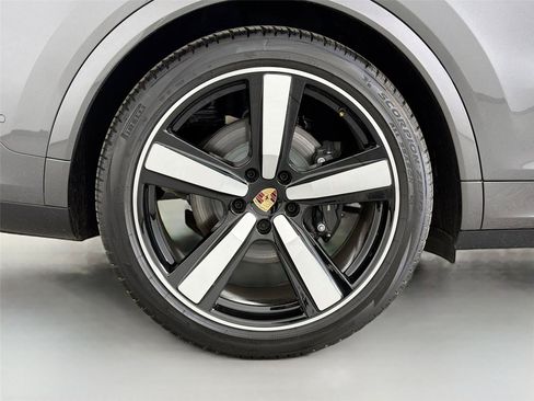Used 2025 Porsche Cayenne Coupe AWD/4WD image 13
