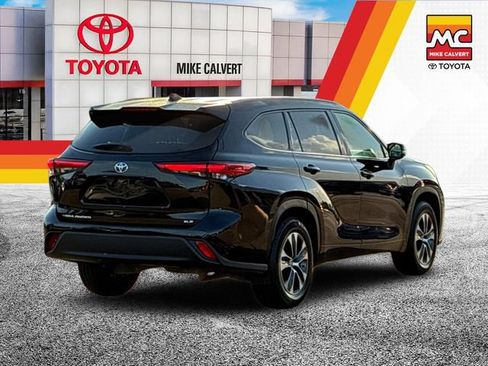 Used 2022 Toyota Highlander XLE FWD image 5