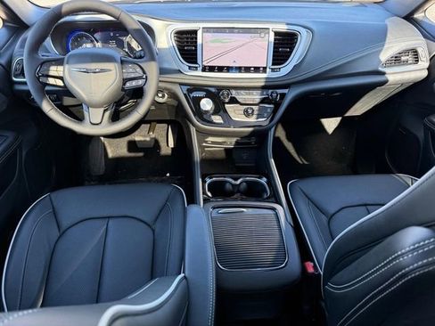 New 2026 Chrysler Pacifica Limited w/ Uconnect Theater Family Group FWD image 11