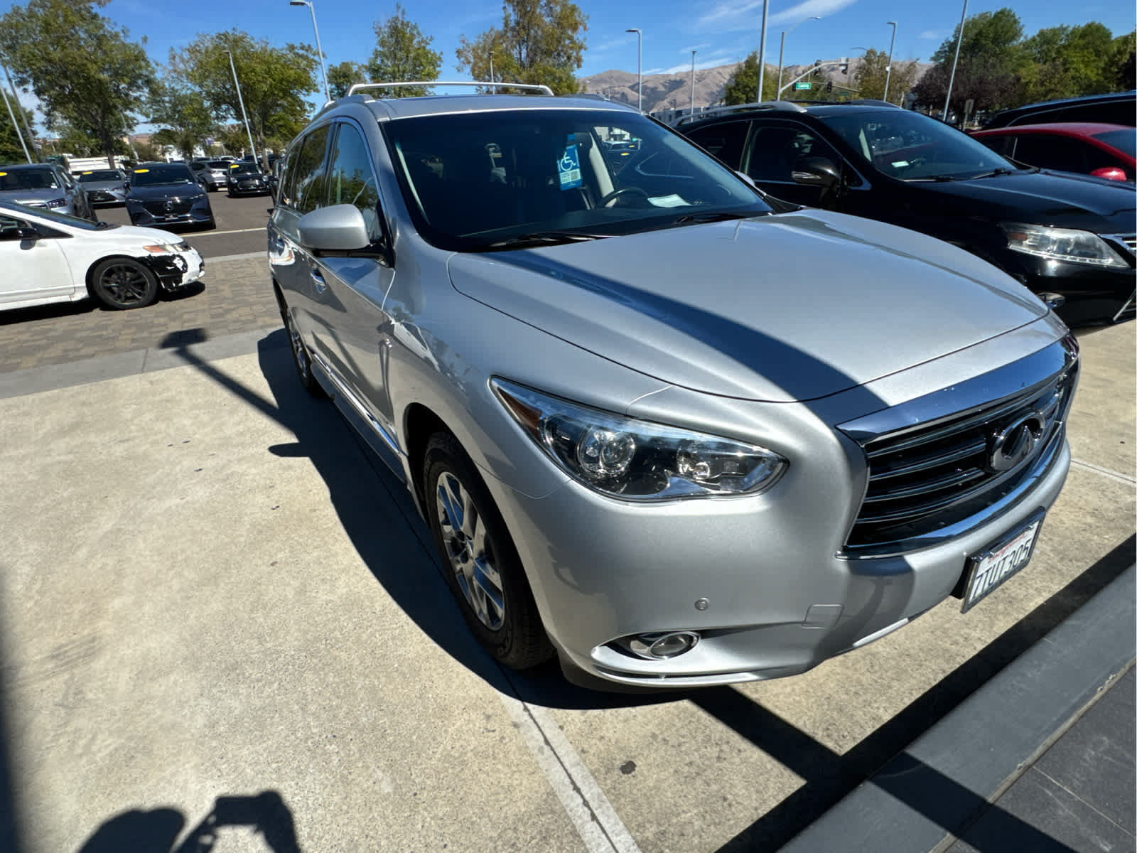 Used 2015 INFINITI QX60 Luxe w/ Premium Plus Package AWD/4WD image 3