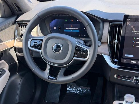 Certified 2025 Volvo XC90 B6 Plus AWD/4WD image 14