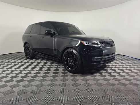Used 2025 Land Rover Range Rover SE image 6