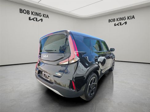 Used 2024 Kia Soul EX FWD image 5